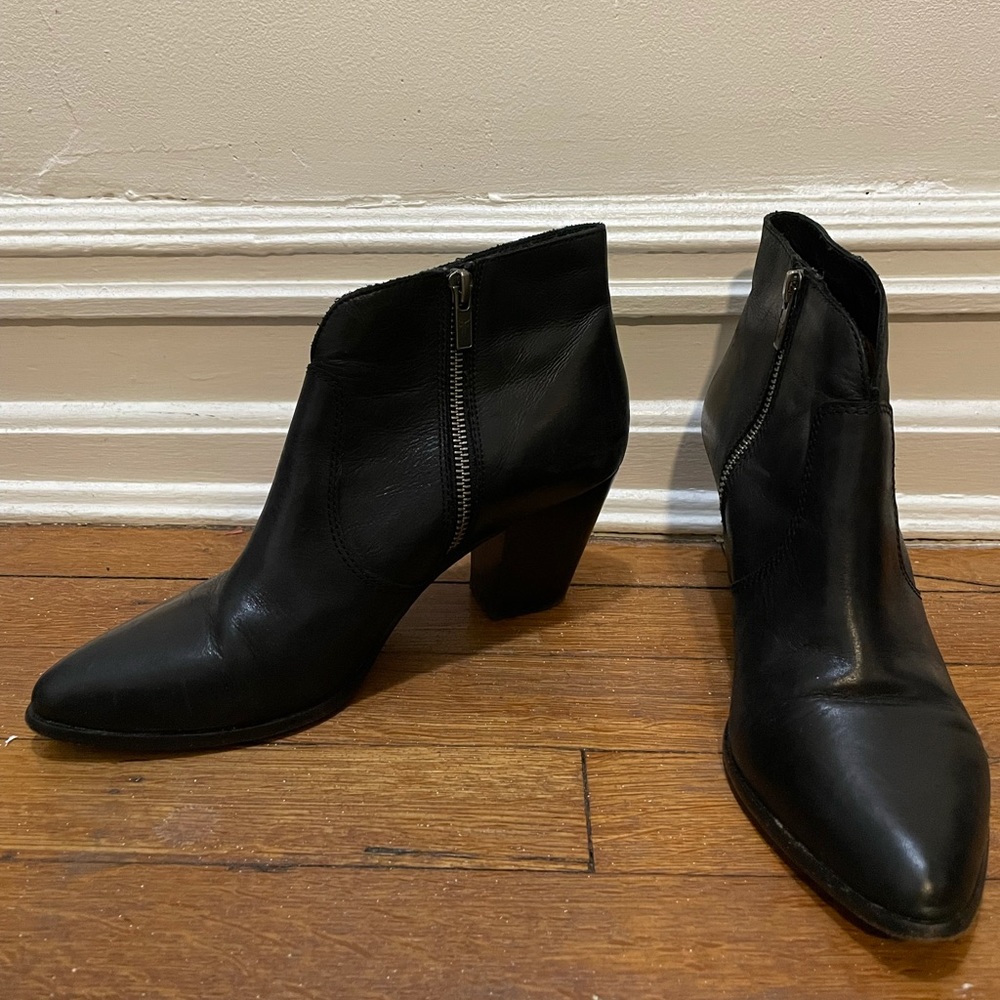 Frye ‘Judith’ zip booties size 8